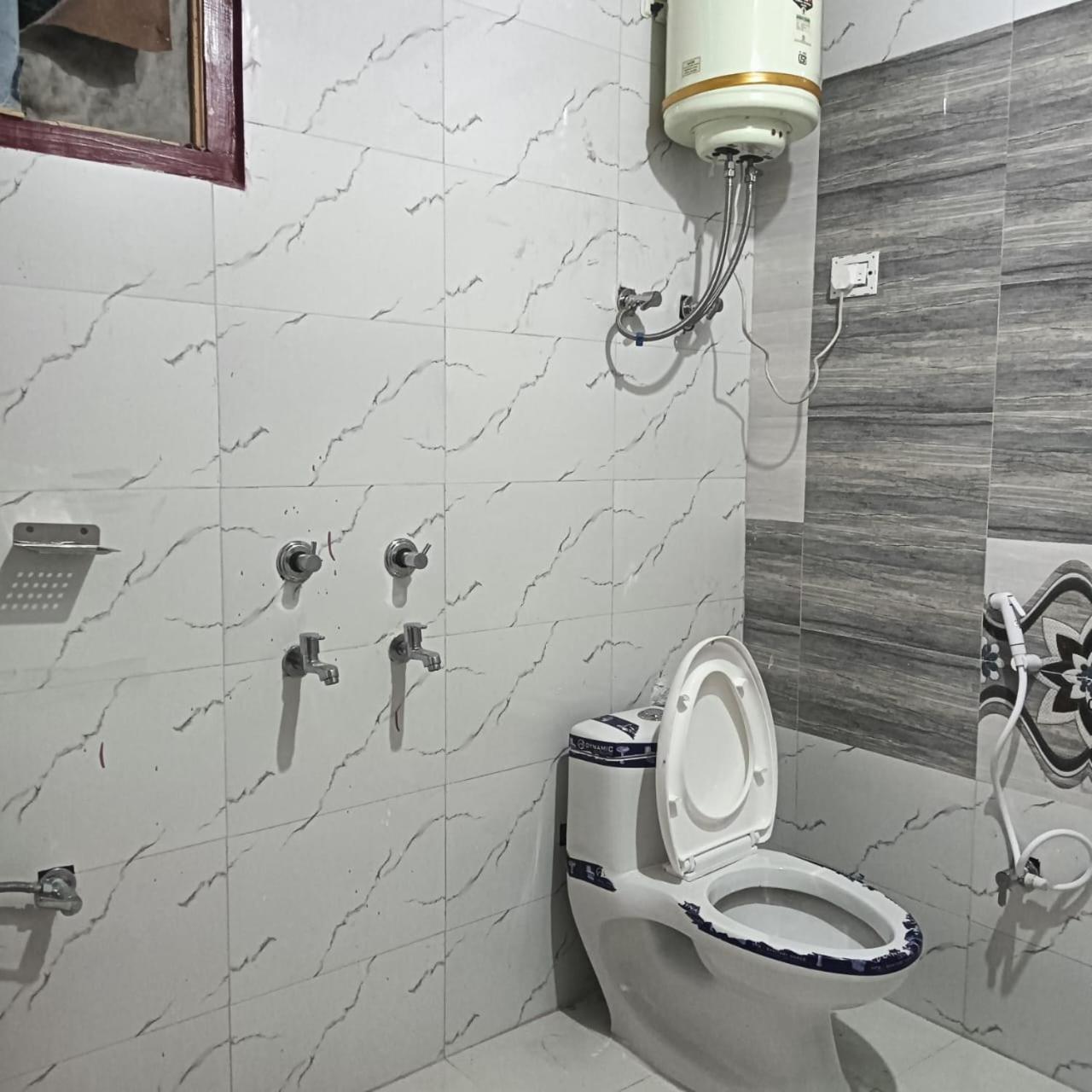 Aditya Guest House Tosh Εξωτερικό φωτογραφία
